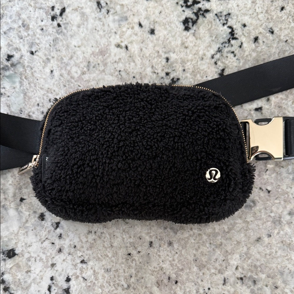 Lululemon Everywhere Fleece Belt Bag